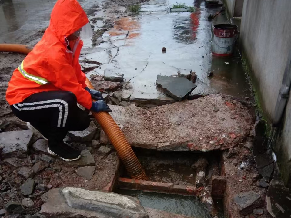 干驿镇专业清理污水池 炜誉市政以规范流程守护城市 “肠道”