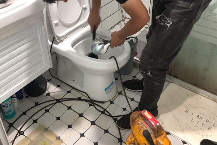 干驿镇马桶堵塞自己疏通还是找师傅?专业上门服务让你省时更省心